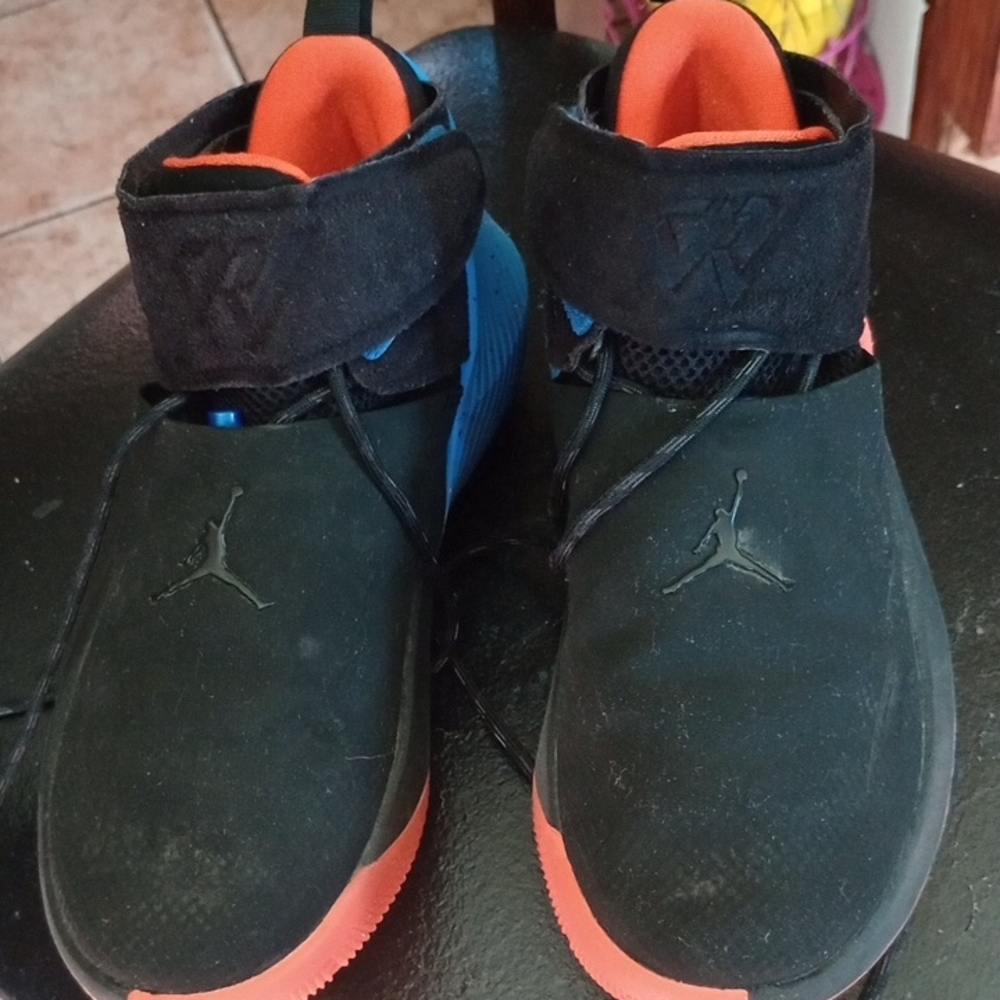 Jordan Kids Black Sneakers with Orange Accents Size 6Y